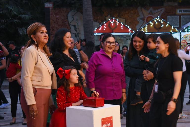 Disfrutan del comienzo de la Navidad en el Jardín Botánico