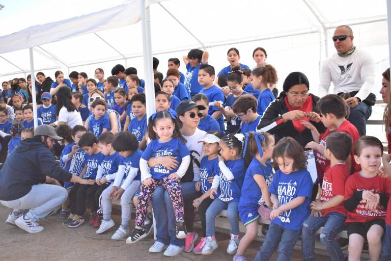 Compiten rojos y azules en convivencia en el Instituto Senda