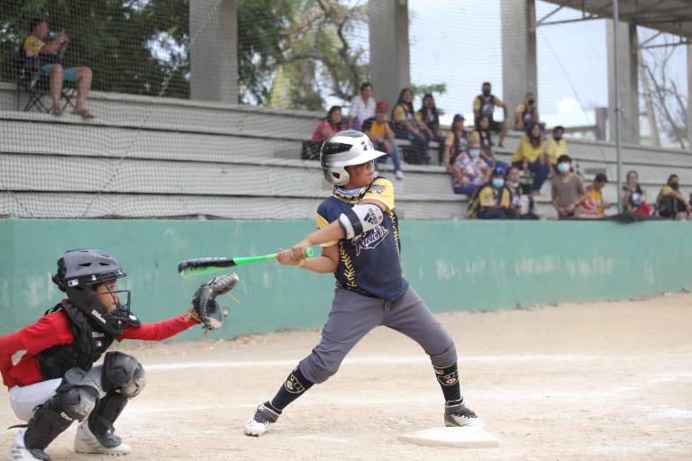 Liga Mazatlán explota a la ofensiva y noquea a Rieleros en el Mazatlán Baseball Tournament