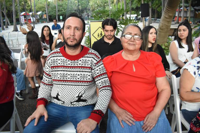 Disfrutan del comienzo de la Navidad en el Jardín Botánico