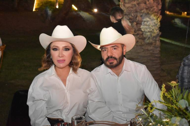 Celebra Aneudi Rendón su cumpleaños con una fiesta texana