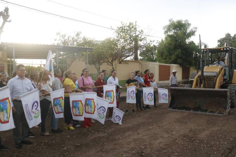 Arrancan en Escuinapa pavimentación de calles en zona de escuelas