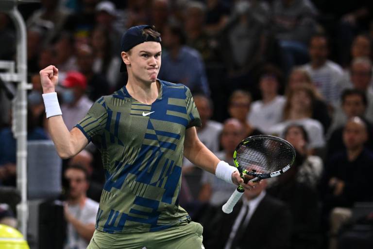 Rune sorprende a Djokovic y conquista su primer ATP Másters 1000 en París