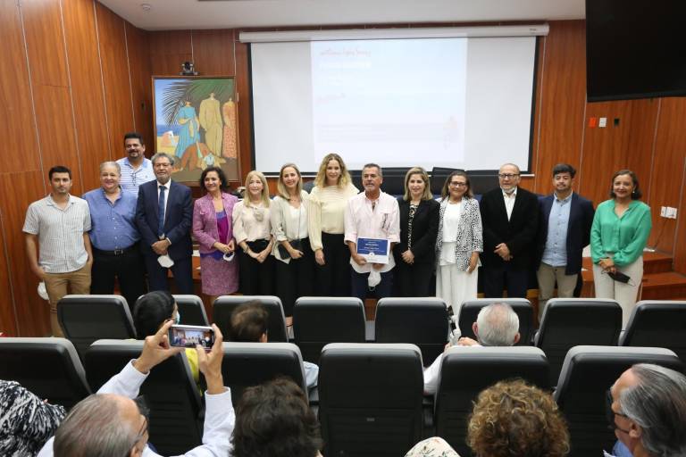 Antonio López Sáenz es nombrado Patrono honorario del Faro Mazatlán