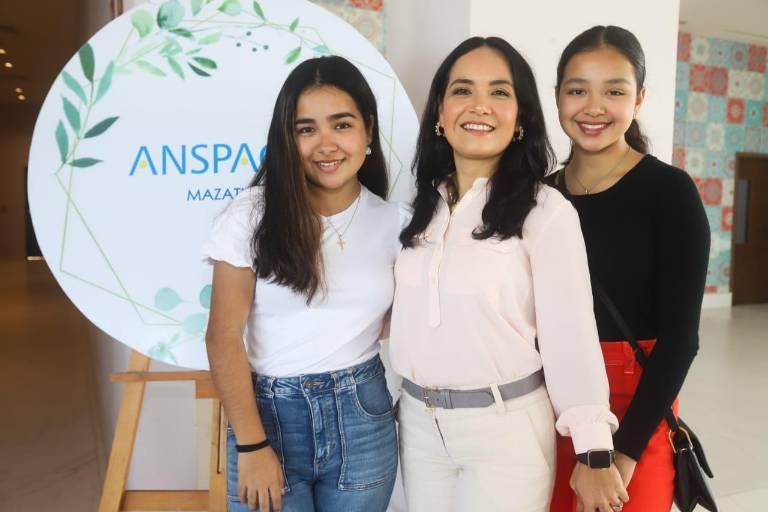 Integrantes de Anspac Mazatlán escuchan mensaje de unión familiar