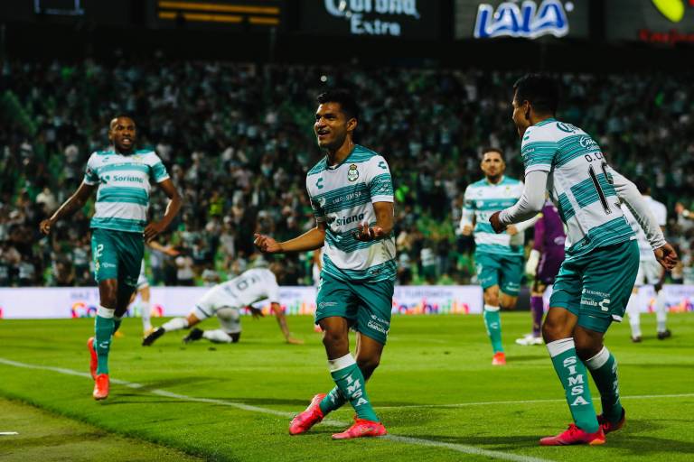 El ‘Mudo’ habla en la cancha y Santos Laguna tiene un pie en la final