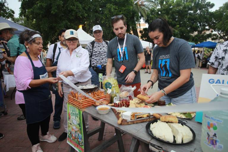 Se instala de nuevo el Mercado Orgánico en la plazuela Zaragoza en Mazatlán