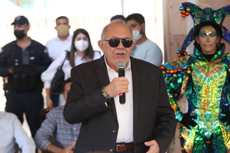 Se presentan candidatas y candidatos a reinados del Carnaval; ‘El Químico’ les pide no desmoralizarse si no hay fiesta