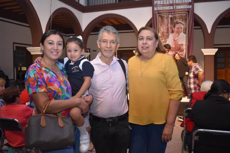 Brinda Arturo Zavala un homenaje póstumo a Magaly Reyes con su nuevo libro