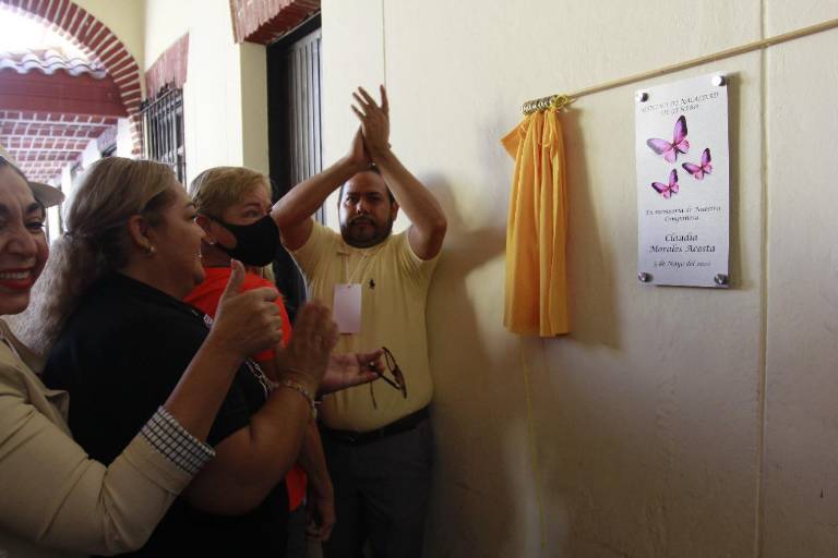 En el 33 aniversario del PRD, develan placa en memoria de Claudia Morales Acosta