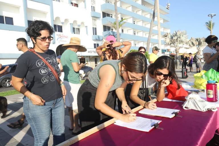 Recaban firmas para convertir el Cerro de El Crestón en Área Natural Protegida
