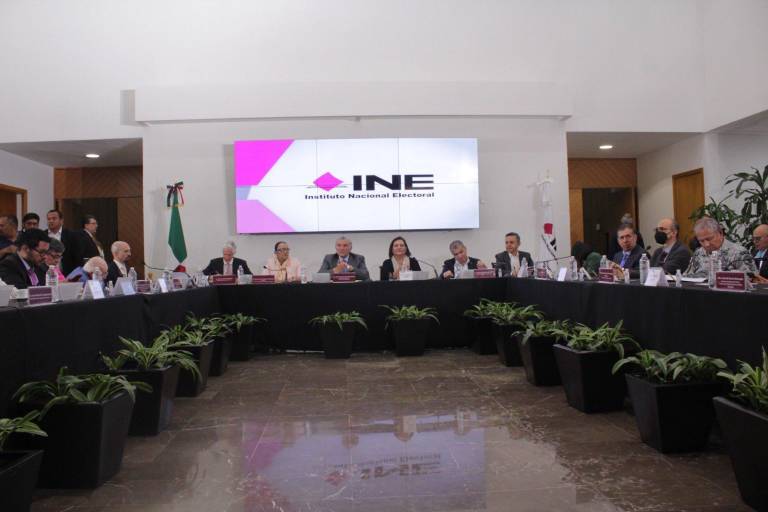 Presidencia impugna freno impuesto por Juez a cambios en INE