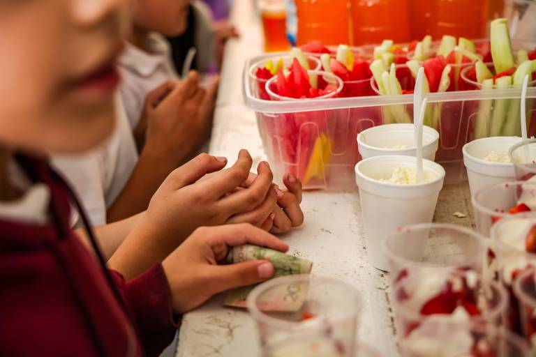 Escuelas de Sinaloa que sirvan comida chatarra el Día de la Niñez serán sancionadas