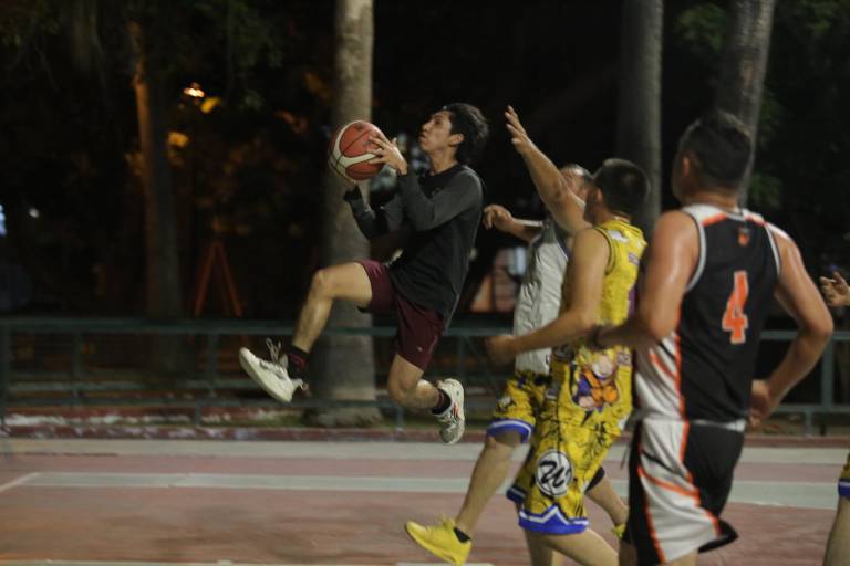 Definirán finalistas de Liga de Baloncesto de Ángel Flores