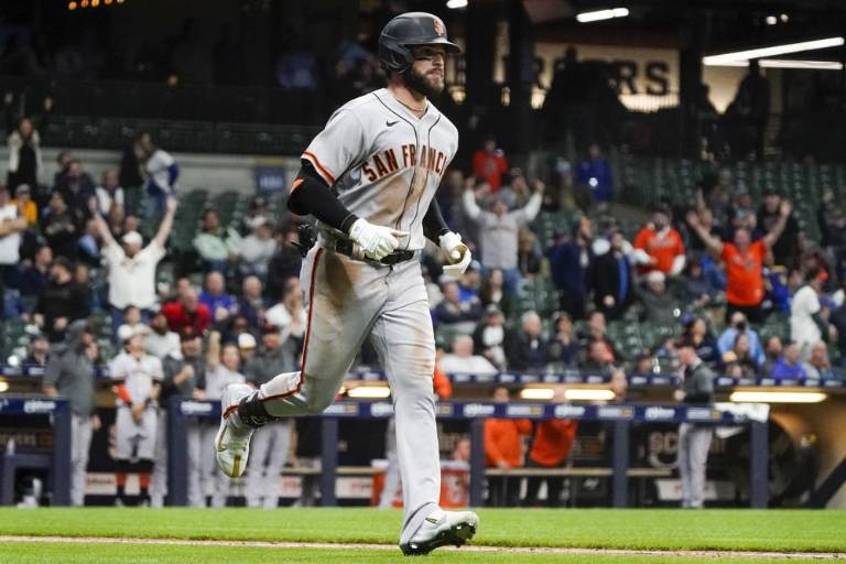Mexicano Luis González colabora en triunfo de Gigantes