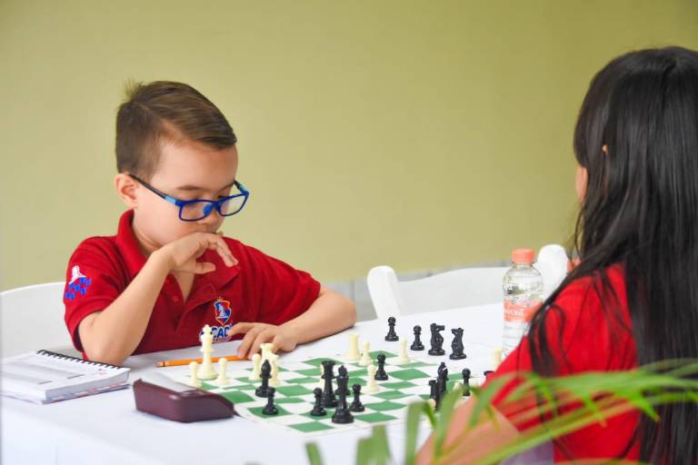 Inauguran la segunda edición del Torneo de Ajedrez Blanco y Negro en Yameto Café con Voz