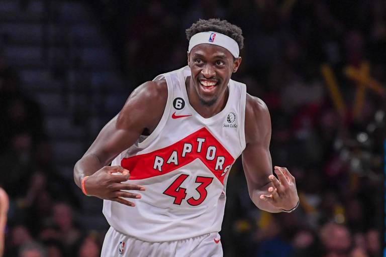Raptors supera a Hornets detrás de Paskal Siakam