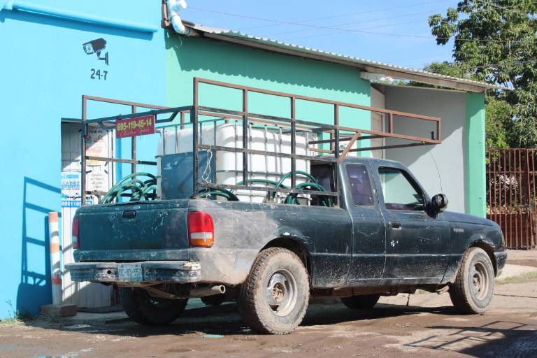 Sale Jumapae a cobrar casa por casa el consumo de agua y a limitar el servicio a morosos