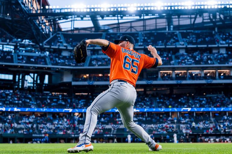 Astros se recupera de mala salida de Urquidy e iguala la SCLA