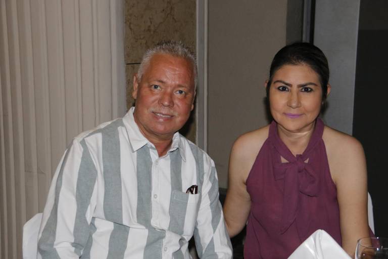 Celebran periodistas a la maestra ‘Techa’ en el Día de la Libertad de Expresión