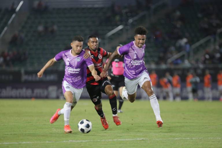 Mazatlán FC y Xolos salen parejos 2-2 en duelo de preparación en el Kraken
