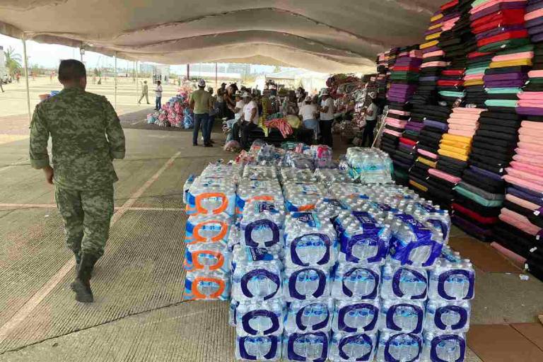 ‘¿Dónde está el gobierno?’: la ausencia de autoridad y la lenta entrega de víveres generan caos en Acapulco