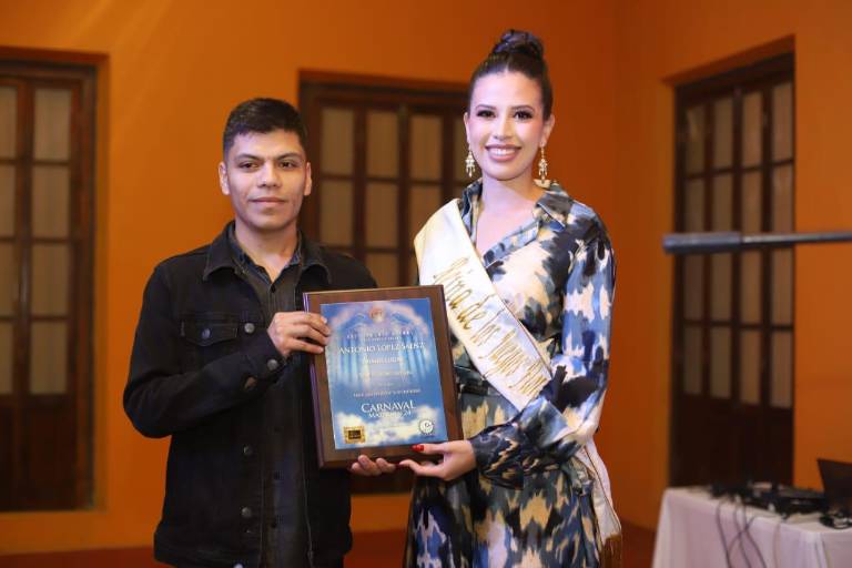 Premian a ganadores de la Bienal ‘Antonio López Sáenz’