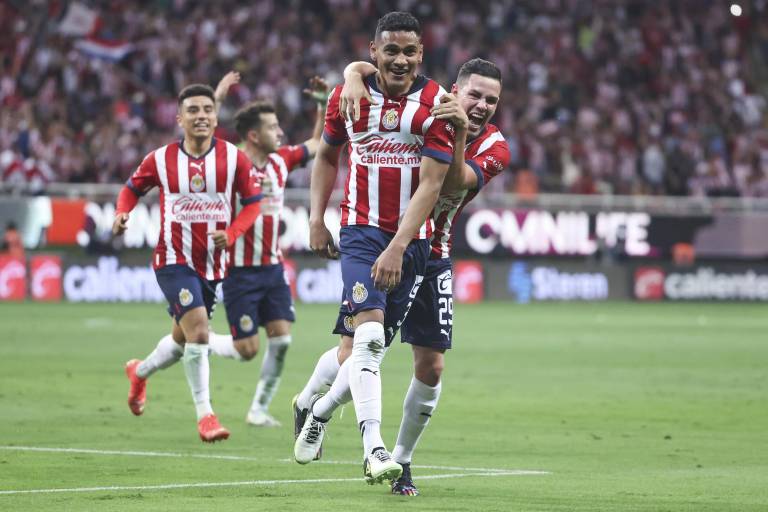 Sinaloense Sepúlveda le da pase a Chivas a semifinales