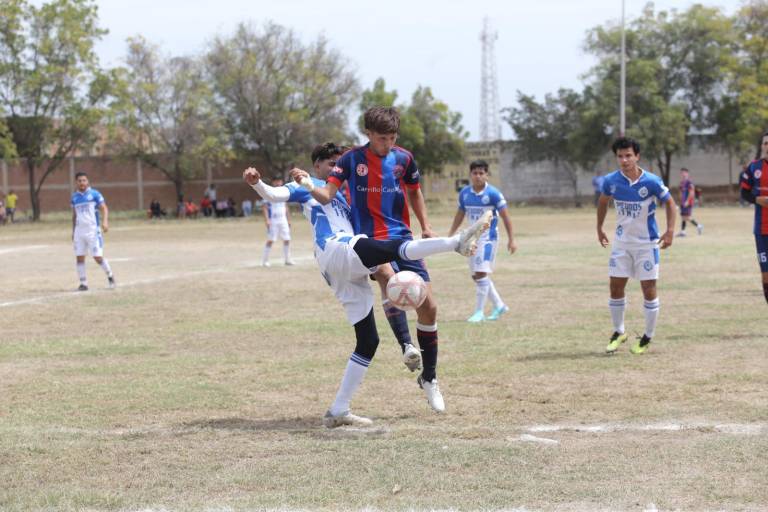 Familia Aguilar derrota de manera agónica a Picudos y llega a la semifinal de la Primera Fuerza