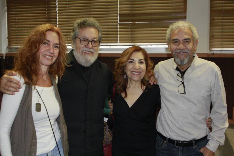 Disfrutan charla literaria con David Toscana