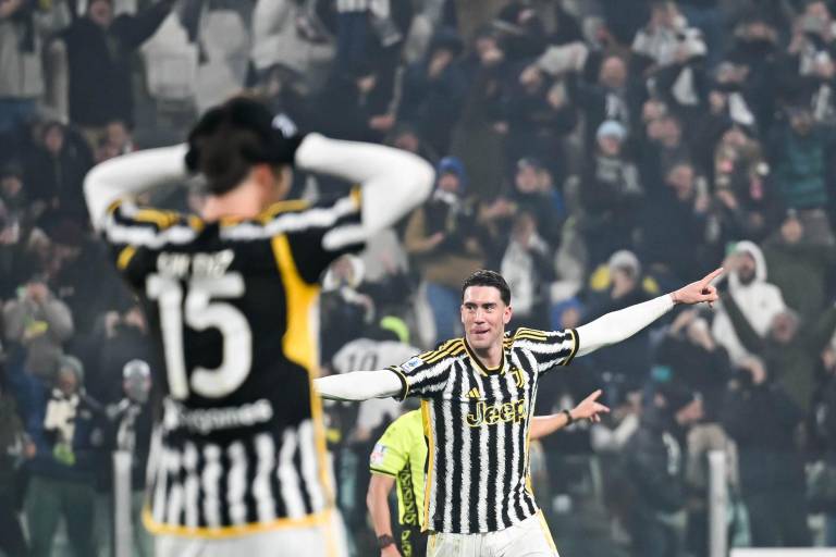 Dusan Vlahovic se exhibe y mantiene a la ‘Juve’ en la pelea
