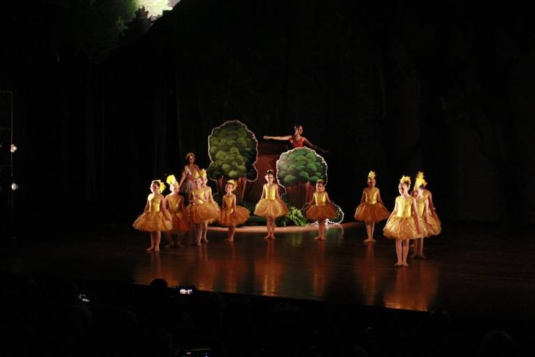 Presentan el musical ‘Ale y el Lobo’ estudiantes del Jean Piaget