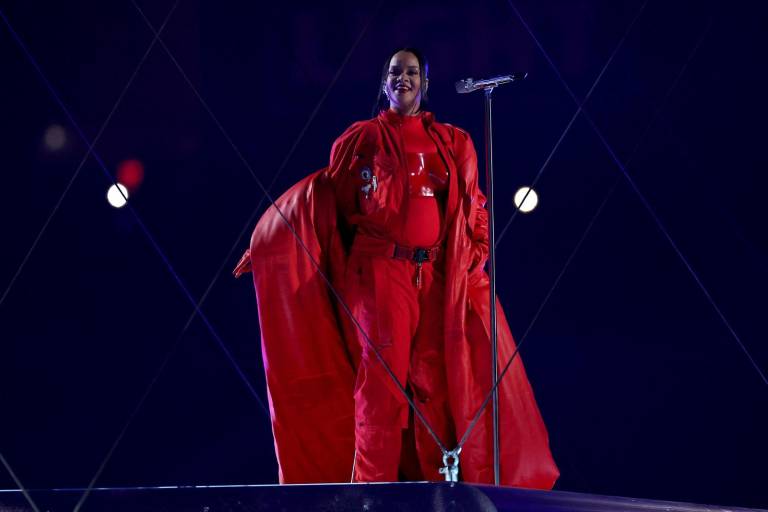 Triunfa Rihanna en el medio tiempo del Super Bowl
