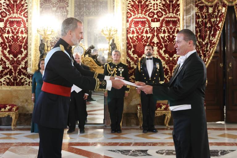 Quirino Ordaz entrega sus cartas credenciales como embajador al Rey Felipe VI de España