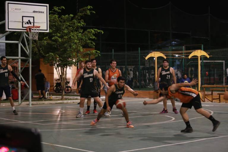 Titanes saca enérgico triunfo en Liga de Casa Hogar