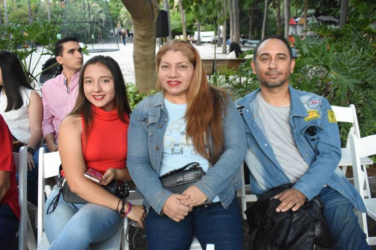 Disfrutan del comienzo de la Navidad en el Jardín Botánico