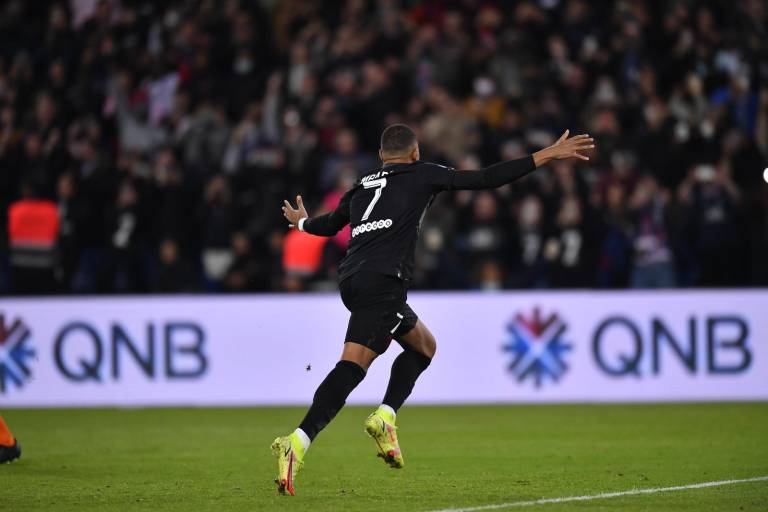 Kylian Mbappé rescata con penalti al París Saint-Germain