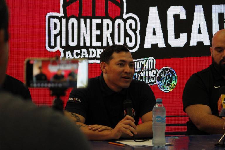 Pioneros de Los Mochis observa talento local y regional