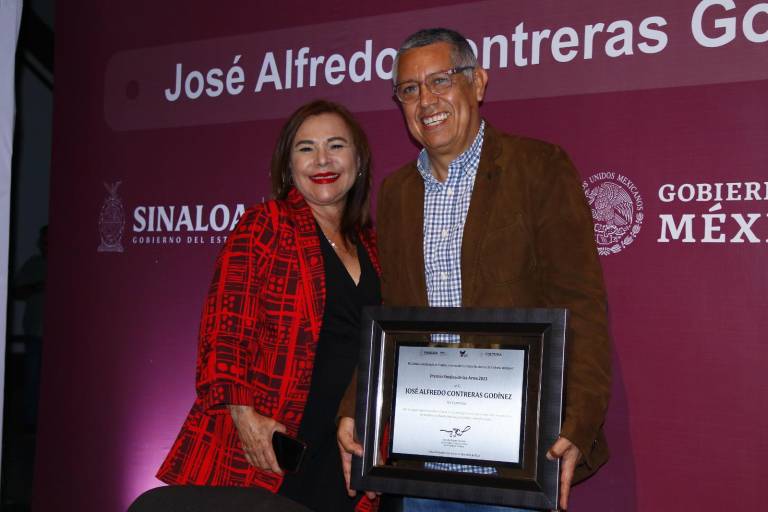 Entregan a Ito Contreras el Premio Sinaloa de Artes