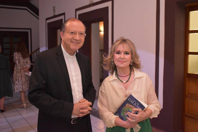 Acompañan a Cecilia Pablos en la presentación de su libro ‘Galbare’
