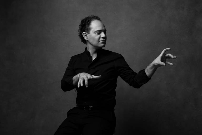 Nota a El canto eterno de la gran música