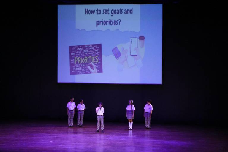 Reflexionan alumnos del Sebec en torno a la pandemia en la Expo Macro 2023