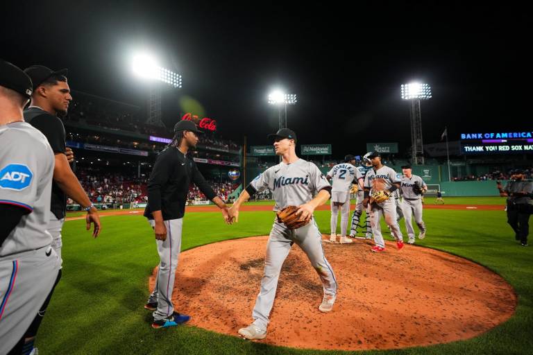 Marlins apalean a Medias Rojas con jonrones de Jean Segura y Bryan de la Cruz