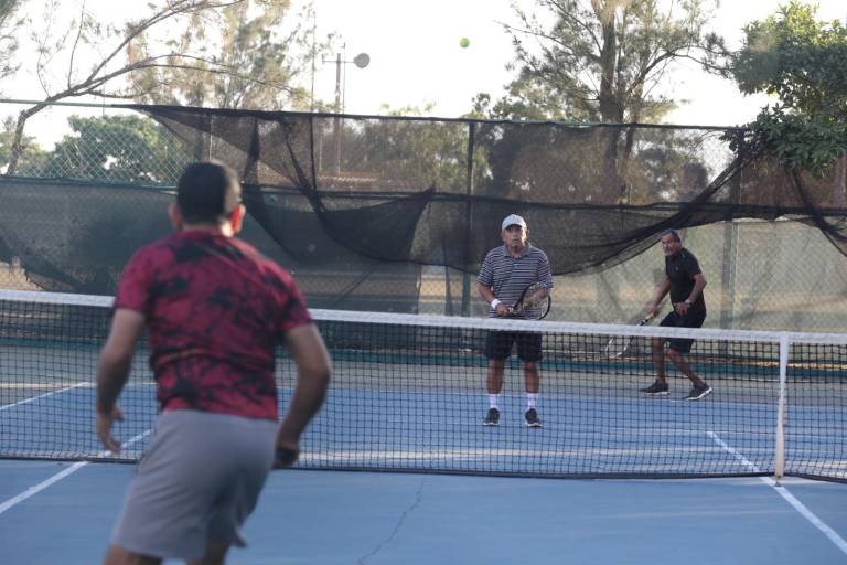 Vázquez y Mendoza imponen condiciones en Torneo del Pavo