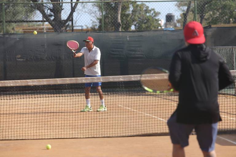 González y Rodríguez imponen su saque en Torneo de Tenis del Día del Padre