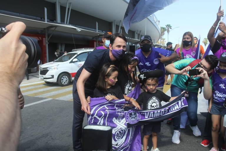 A ritmo de banda reciben a Beñat San José, nuevo DT del Mazatlán FC