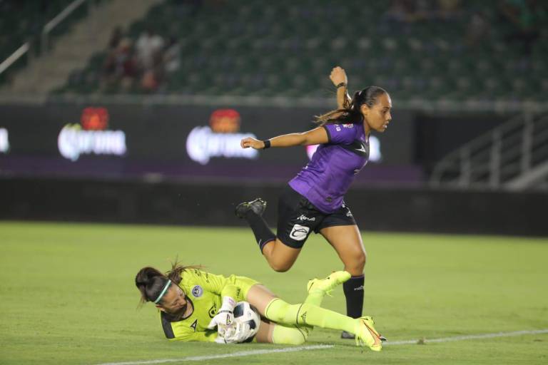 Mazatlán Femenil ‘da las gracias’ a su director técnico, Miguel Hernández