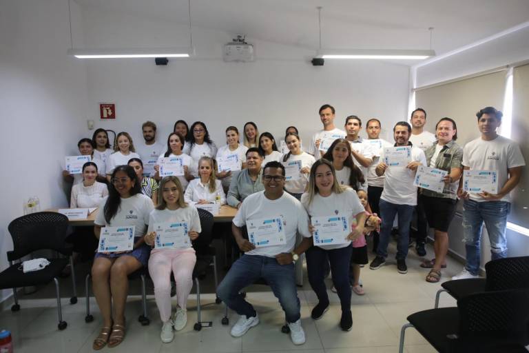 Egresa la novena generación de emprendedores en Mazatlán