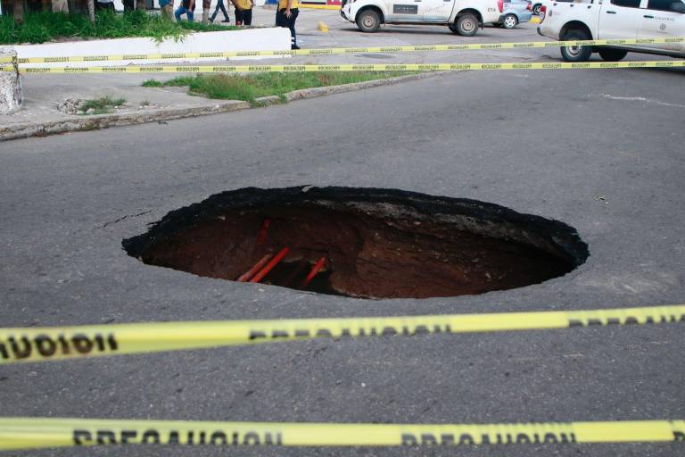 Reparar socavón tomará tres días y costará más de un millón de pesos, en Culiacán