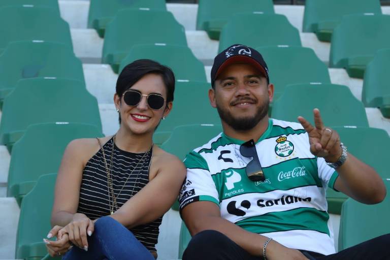 Disfrutan mazatlecos del futbol profesional en el Kraken
